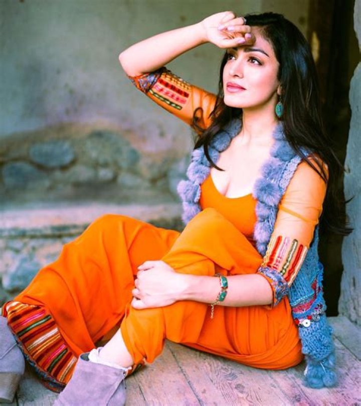 Khushali Kumar Wiki, Age, Height, Boyfriend & Family